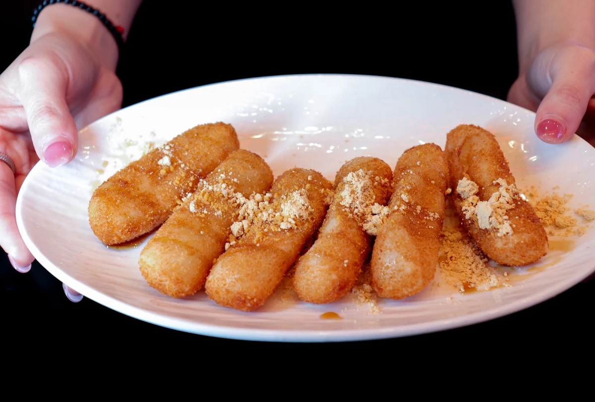 Glutinous Rice Cake with Brown Sugar 红糖糍粑
